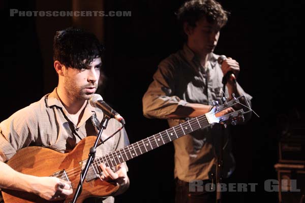 FOALS - 2008-02-21 - PARIS - La Maroquinerie - Yannis Philippakis - Walter Gervers